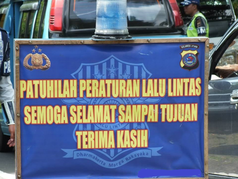 Unik, Polantas Polda Sulut Doakan Para Pelanggar Usai Ditilang